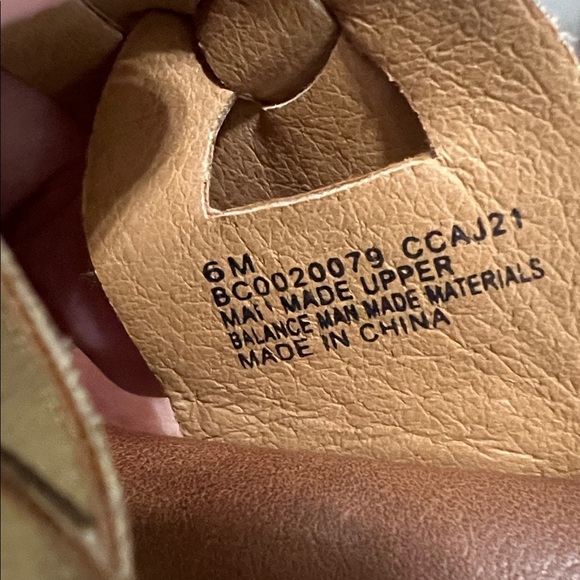 BOC- by born Jillian block heels, double strapped Cream Woven Mules - Picture 7 of 7